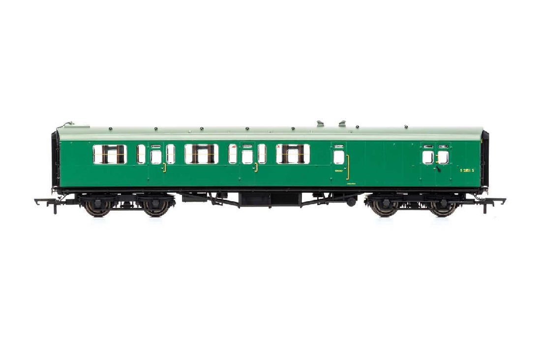 Hornby R4888E BR Bulleid 59' Corridor Brake and 3rd Class Coach S2850S Era 4